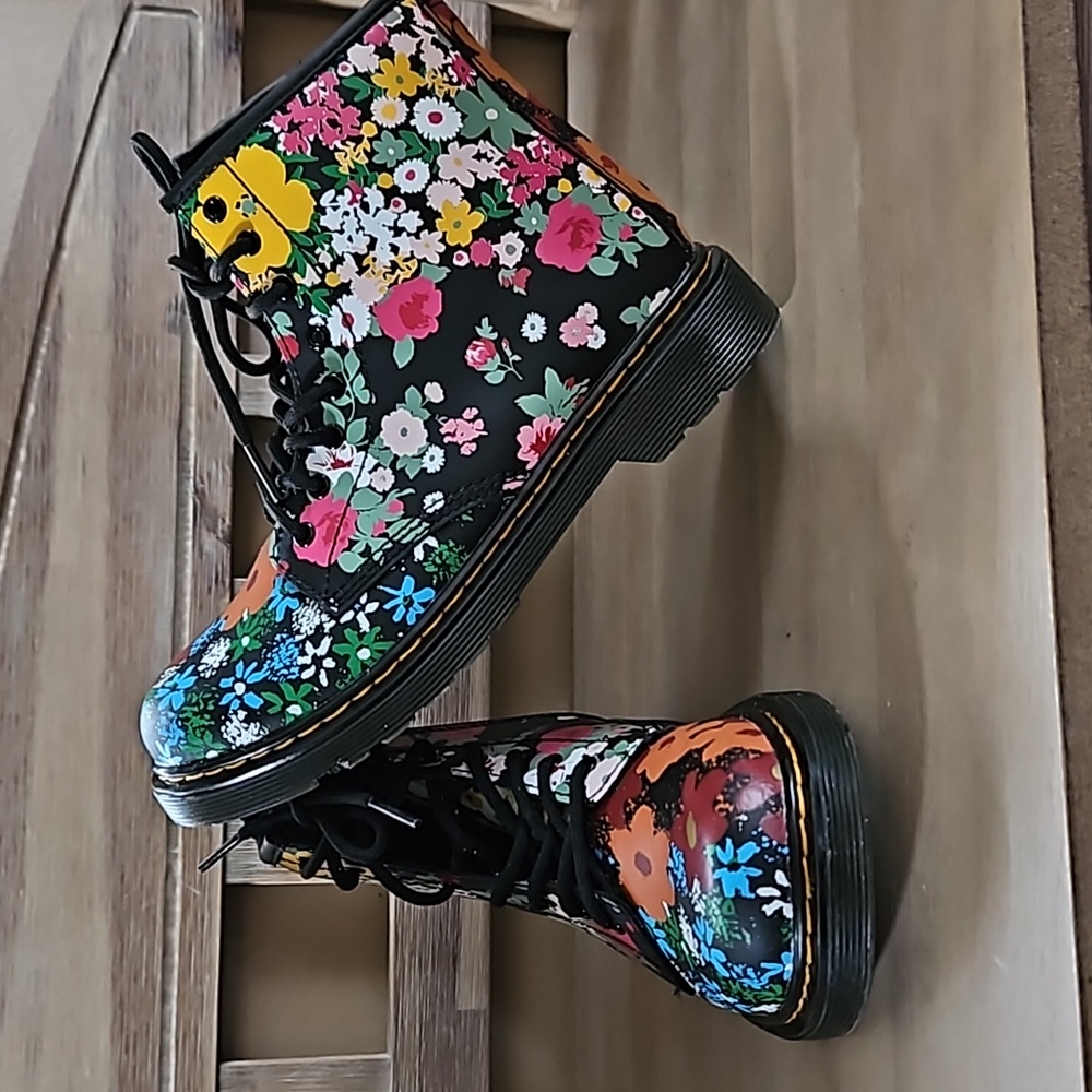 💐 Doc Martens SIZE 4